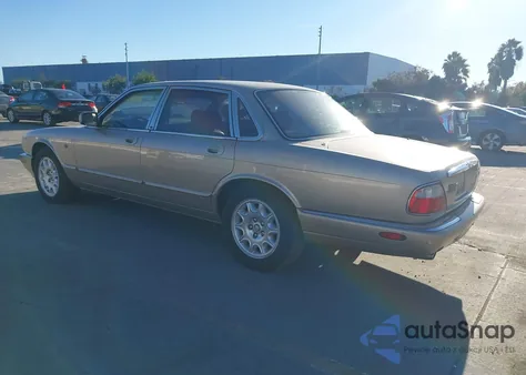 2003 Jaguar Xj Xj8 z USA, uszkodzony, nr VIN SAJDA14C63LF55325
